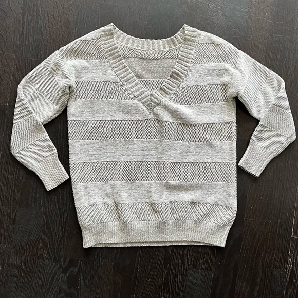 BCBGeneration knit sweater. Vneck back. Barely worn. - Picture 3 of 4